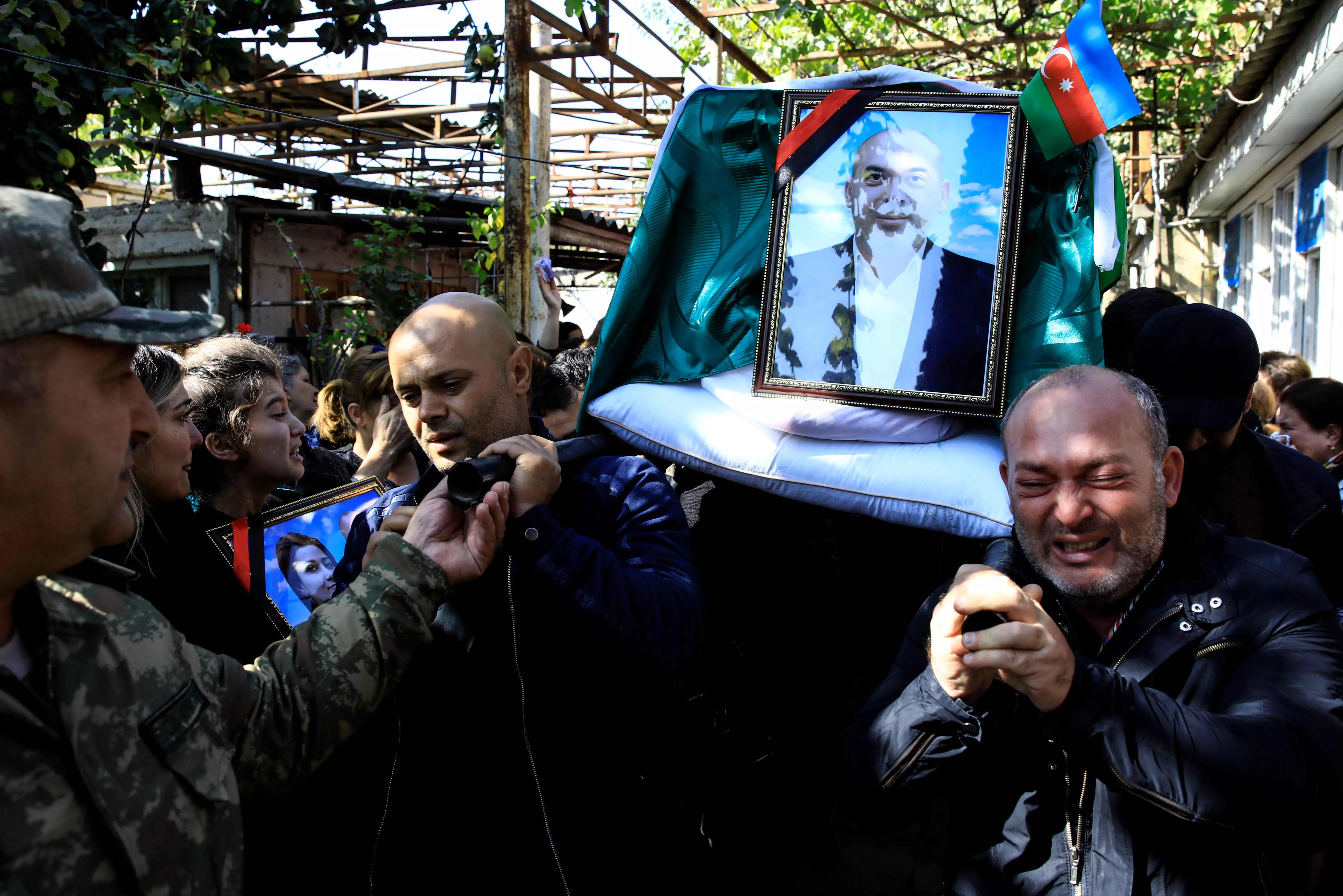 Похороны Анара и Нурсин Алиевых / REUTERS/Umit Bektas