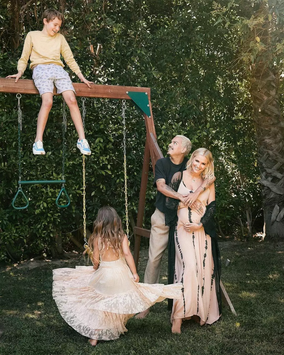 Эшли Симпсон с мужем и детьми
