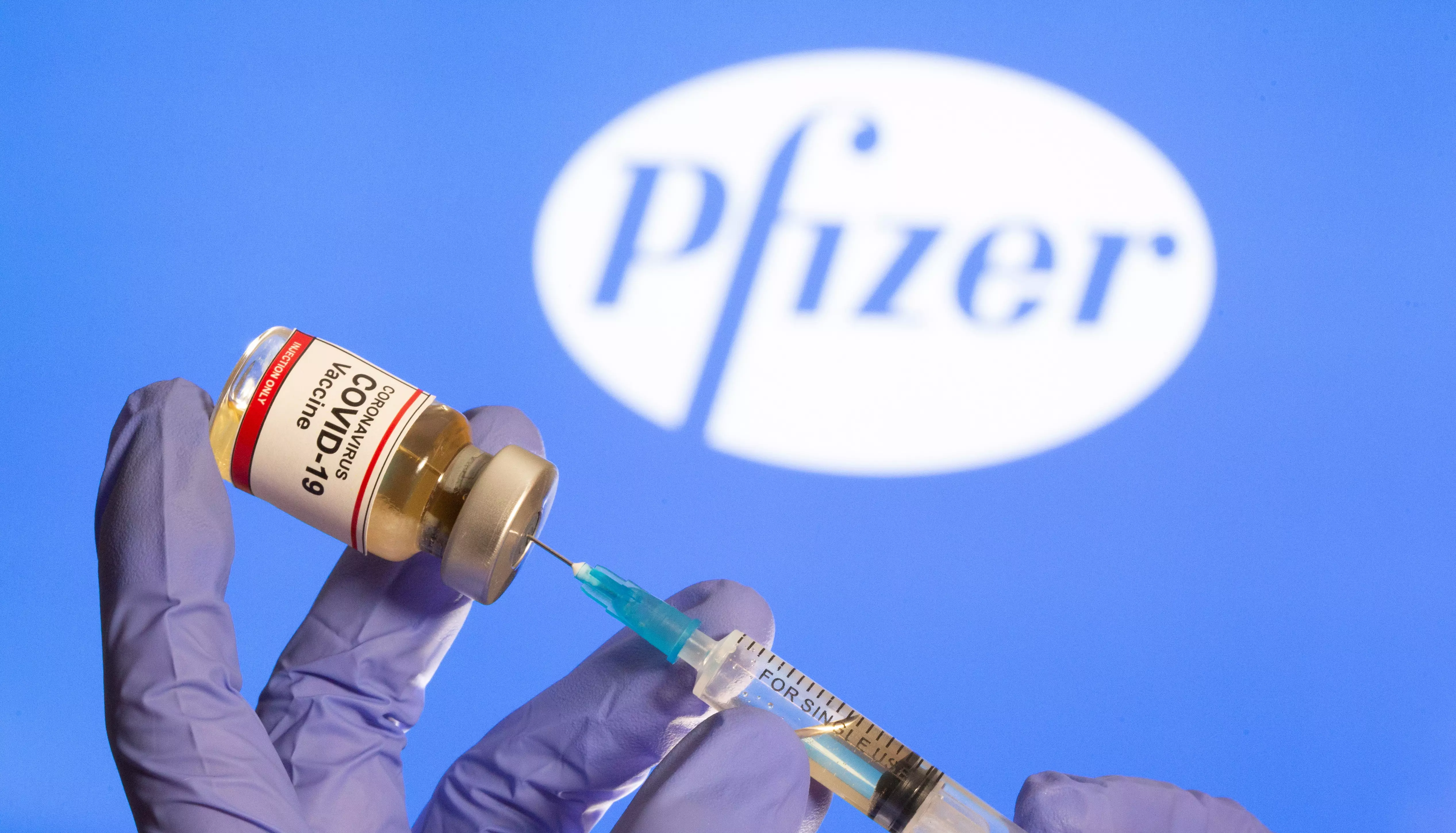 В Испании преподавателям по ошибке вкололи шесть доз вакцины Pfizer Фото: REUTERS/Dado Ruvic
