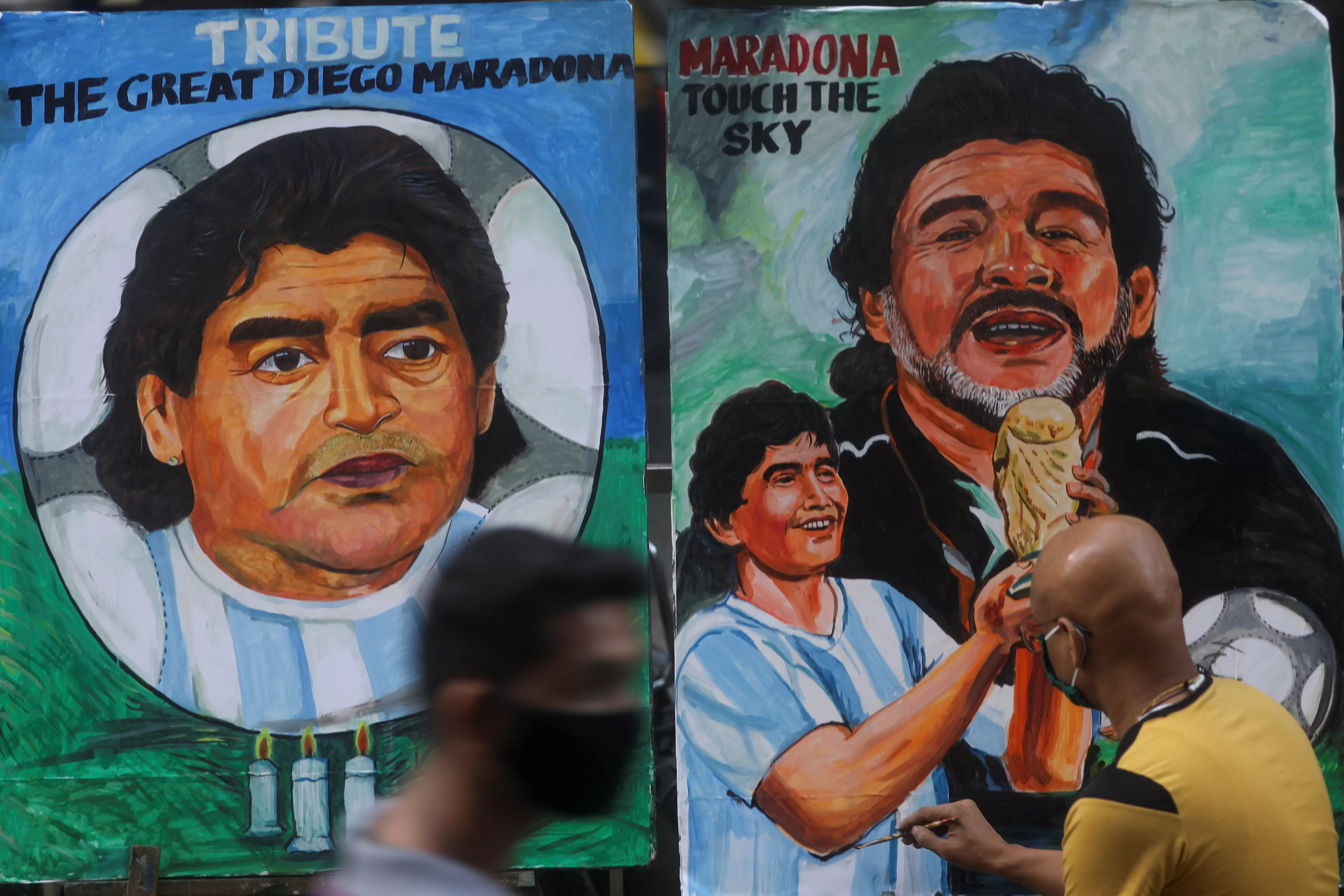 Портрети Дієго Марадони на вулиці в Індії