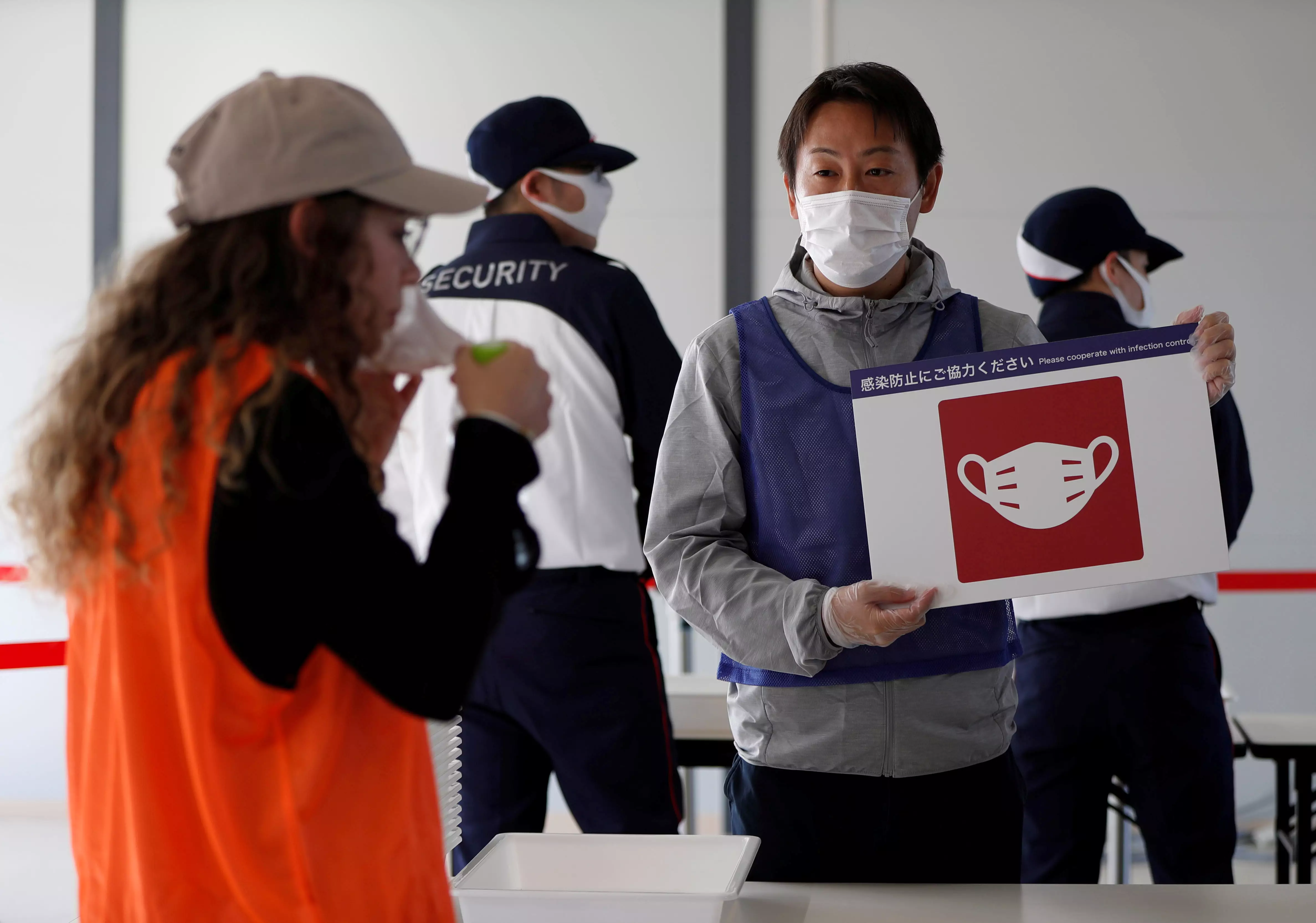 Учасникам змагань в Токіо нагадують про маски