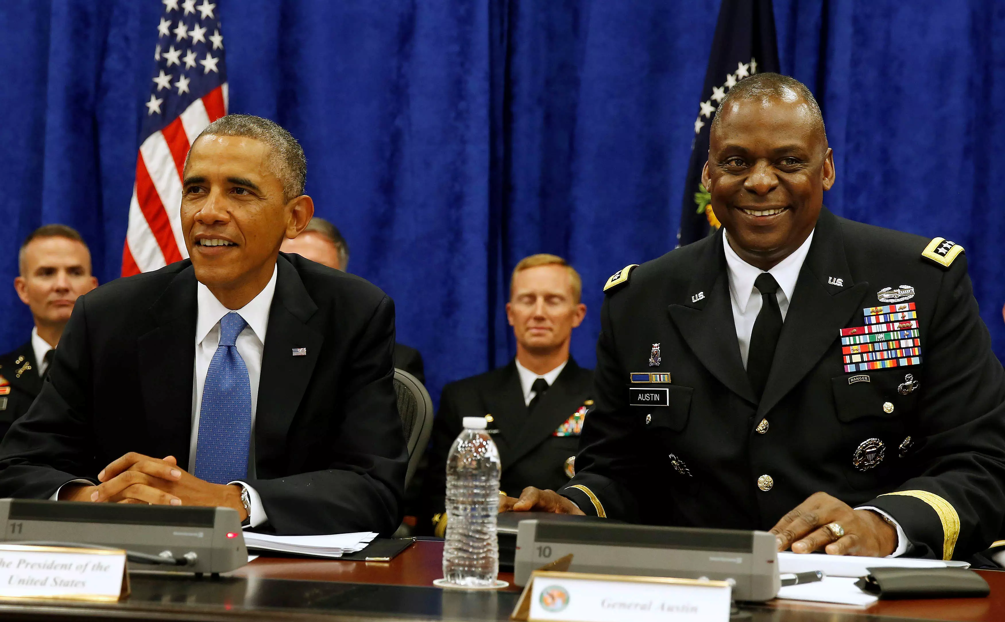 Барак Обама і Ллойд Остін. Фото: REUTERS/FW1F/Peter Cooney