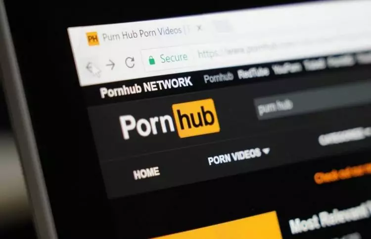 Pornhub удалил миллионы роликов со своего сайта
