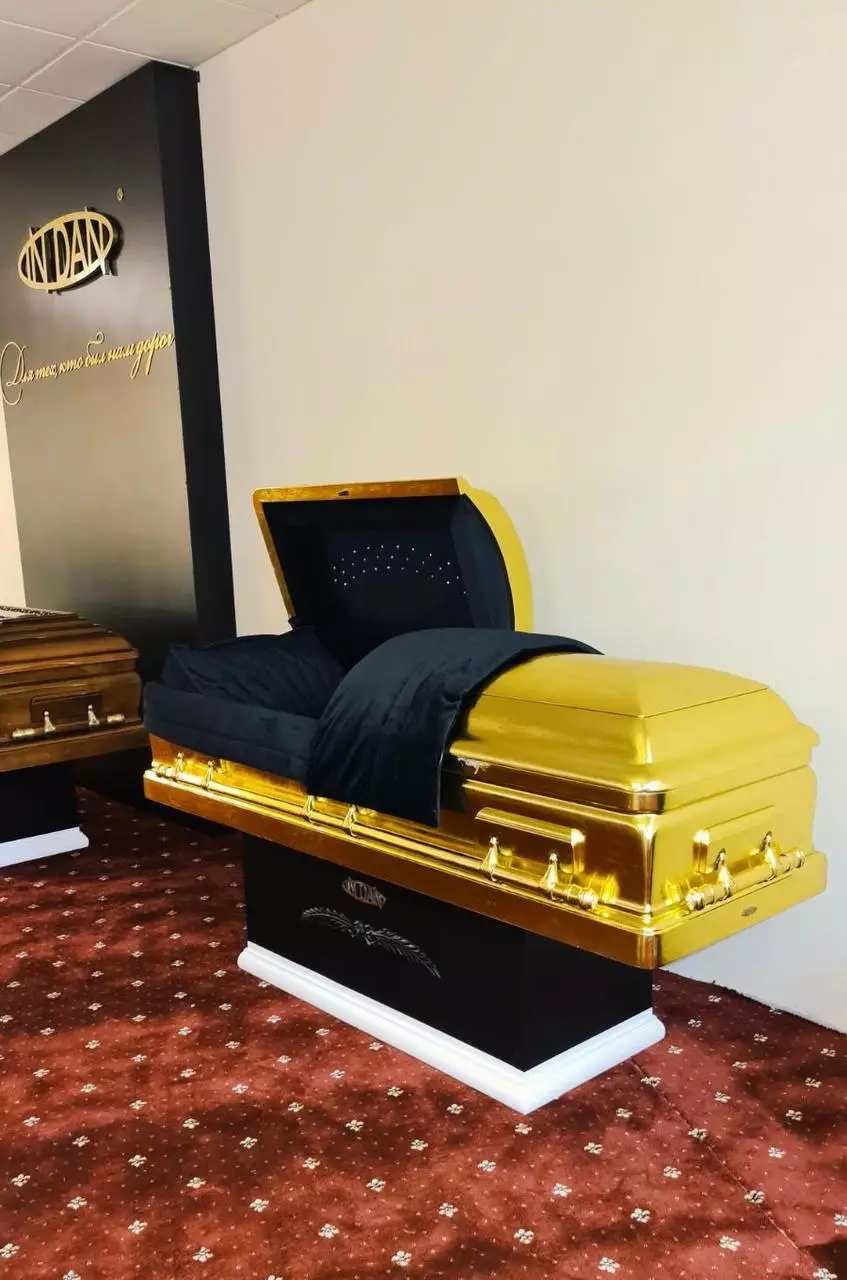 Позолоченный гроб "Сенатор" за 480 000 грн