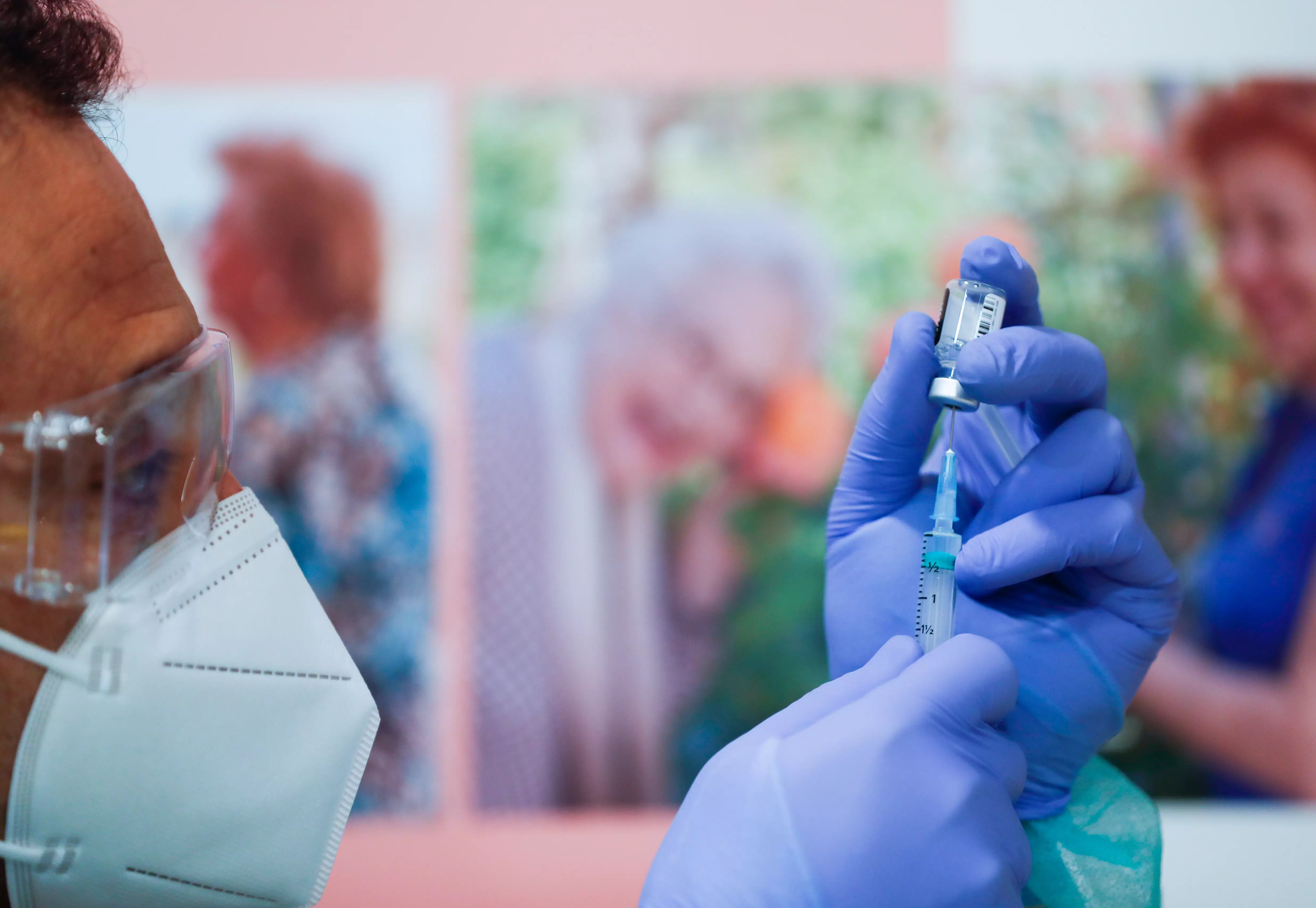 В США подтвердили опасную "побочку" после вакцин Pfizer и Moderna. Фото: REUTERS/Susana Vera