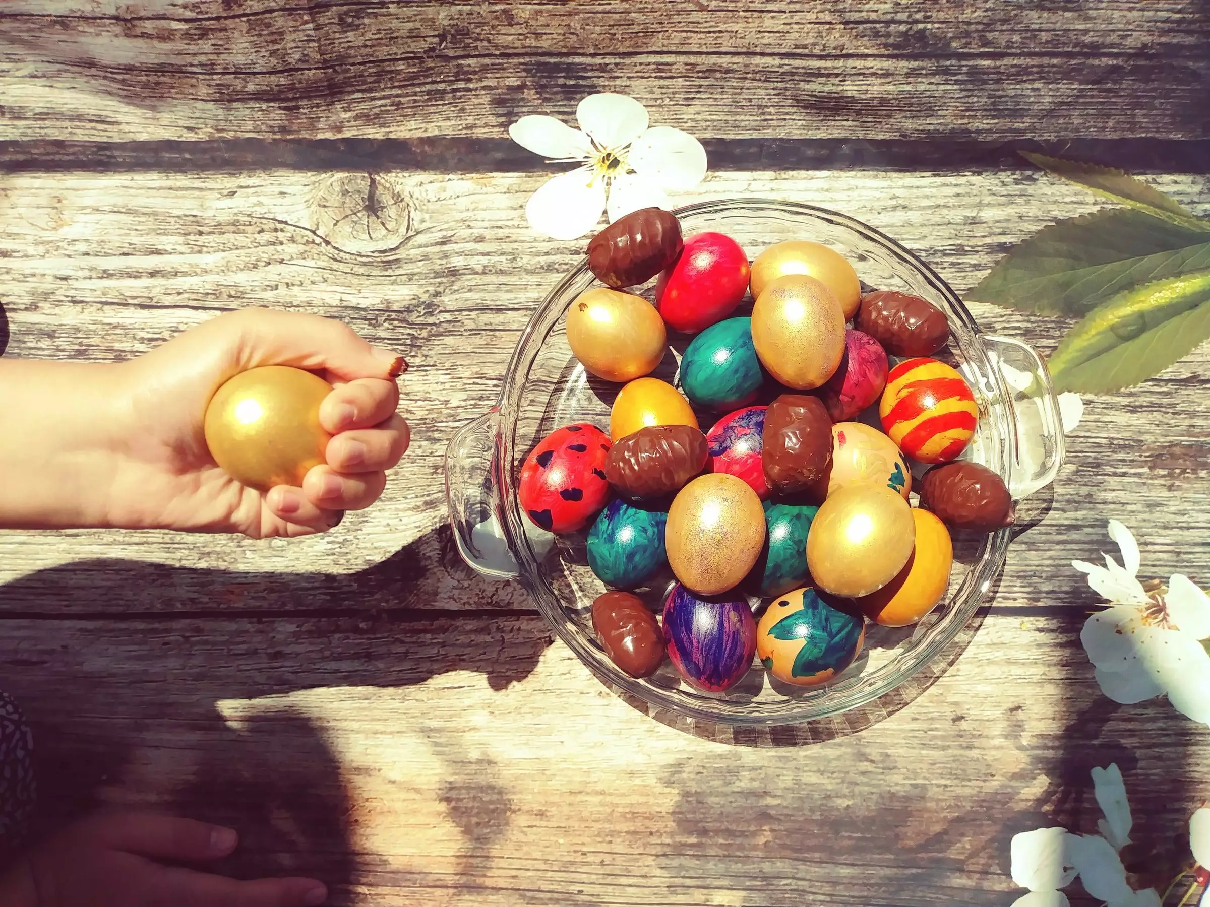Які є натуральні барвники для яєць на Великдень