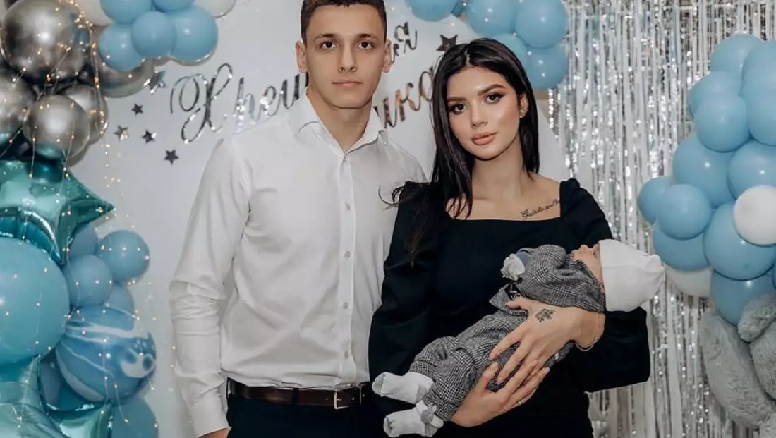 Назарій Русин з дружиною і дитям