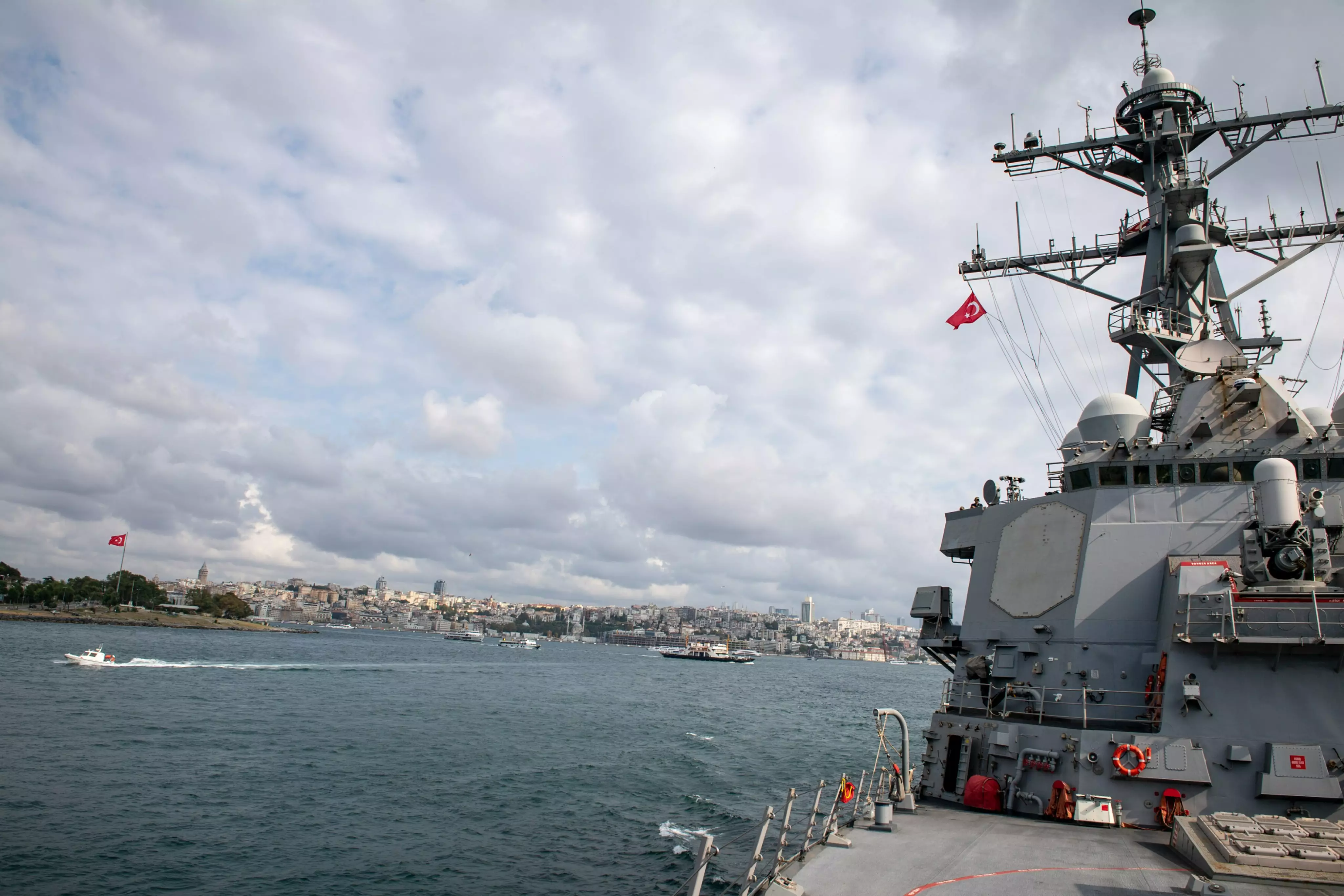 Операция эсминцев США в Черном море. Фото: twitter.com/USEmbassyKyiv
