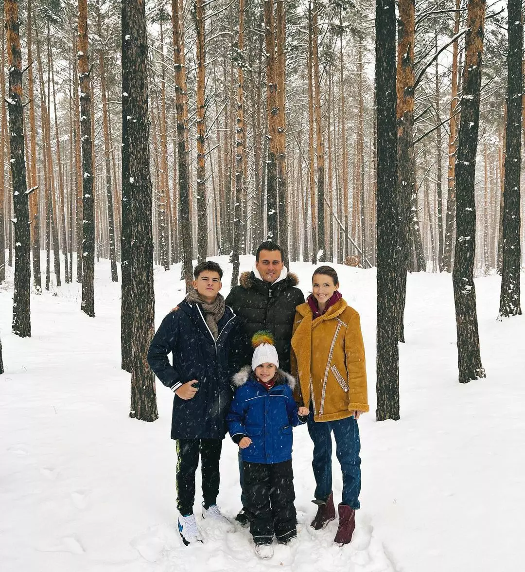 Александр Скичко и Елизавета Юрушева с детьми
