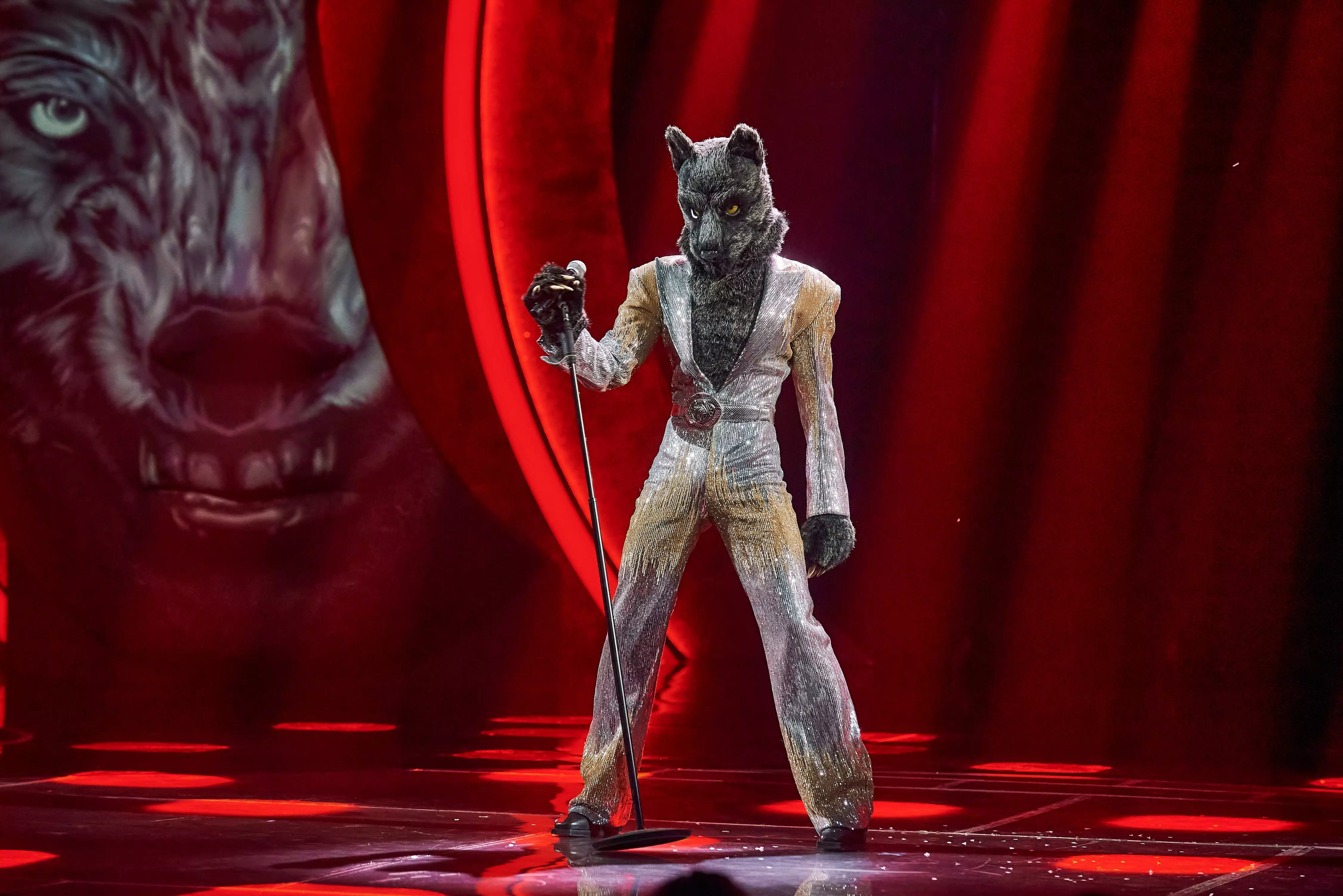 Шоу маска 3 выступление. Шоу маска волк. Шоу маска 2020 волк.