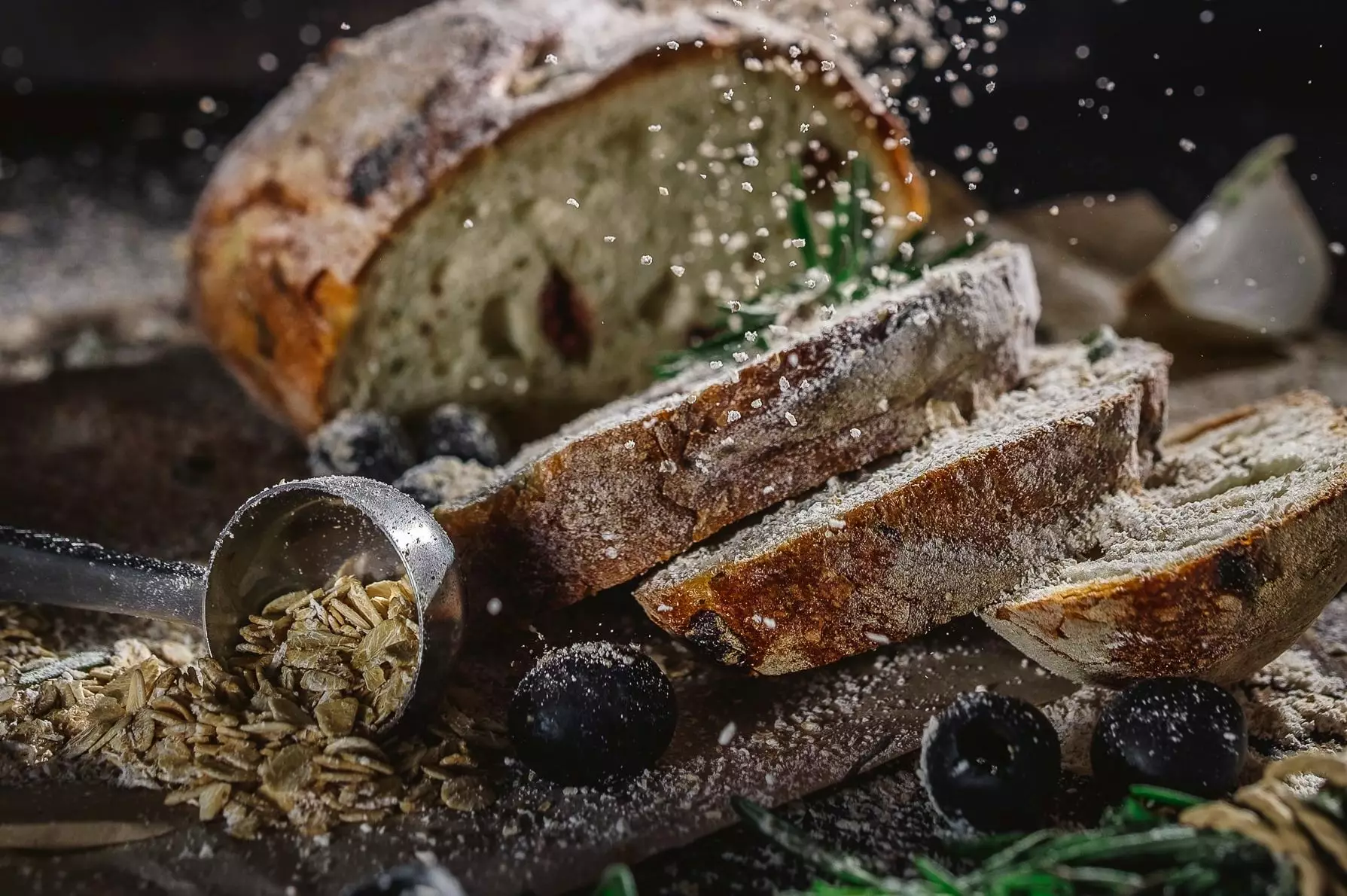 Как вернуть свежесть хлебу и правильно его хранить