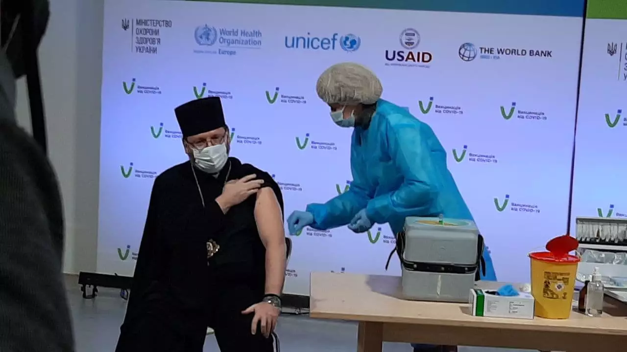 Святослав вакцинировался от коронавируса, фото: Виталий Андроник