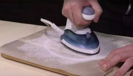 Утюг можно чистить солью 