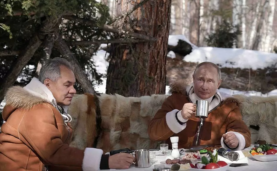 Путин и Шойгу в тайге. Фото: kremlin.ru