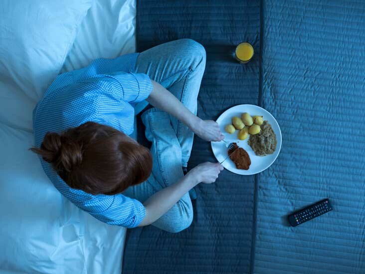 Бажання їсти вночі виникає також через проблеми з рівнем інсуліну в організмі
