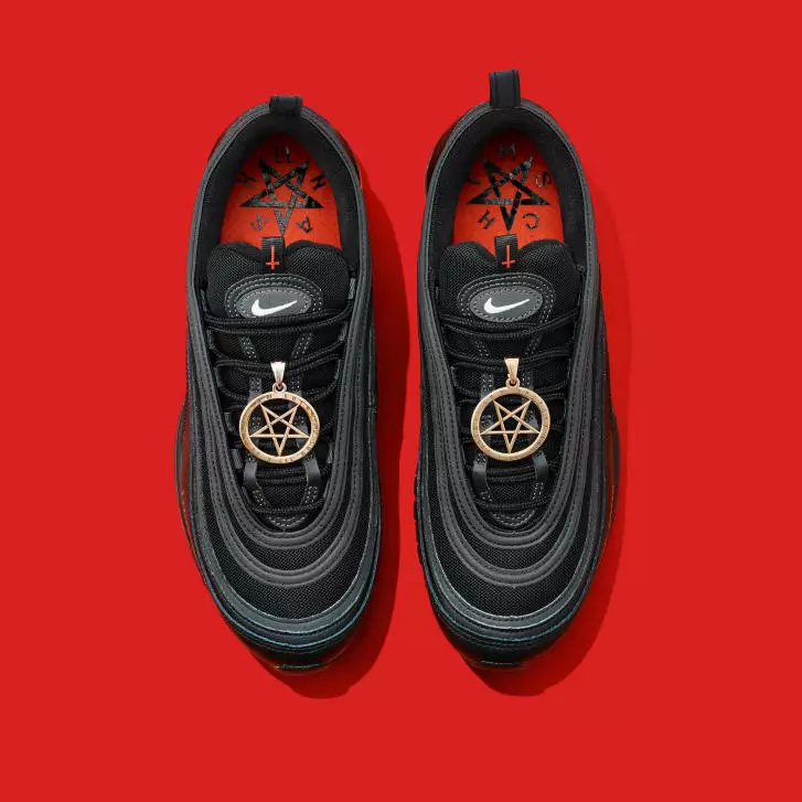 Satan Shoes имитируют культовые Nike Air Max