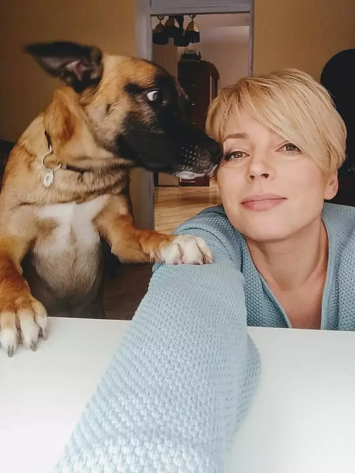 Телеведущая Марина Кухар с собакой