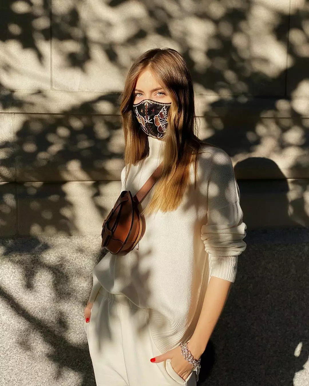 Соня Евдокименко в маске за 4500 гривен