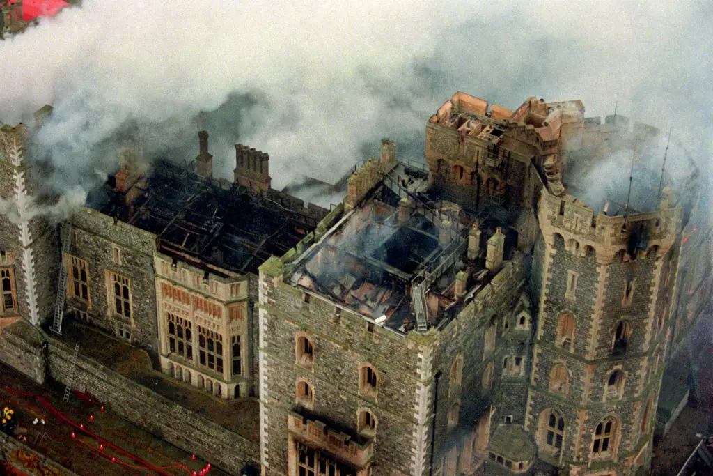 Последствия пожара в Виндзорском замке в 1992 году