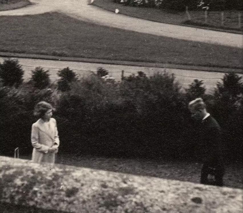 Елизавета II  и принц Филипп в 1939 году