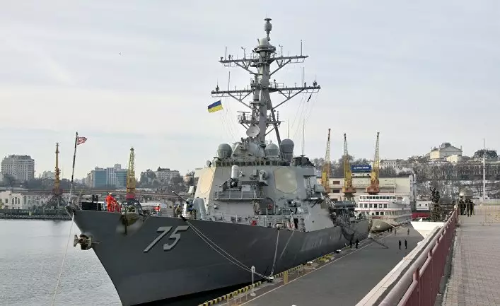 Эсминец Дональд Кук у 16 причала Одесского морского порта в феврале 2019. Фото: Думская.net
