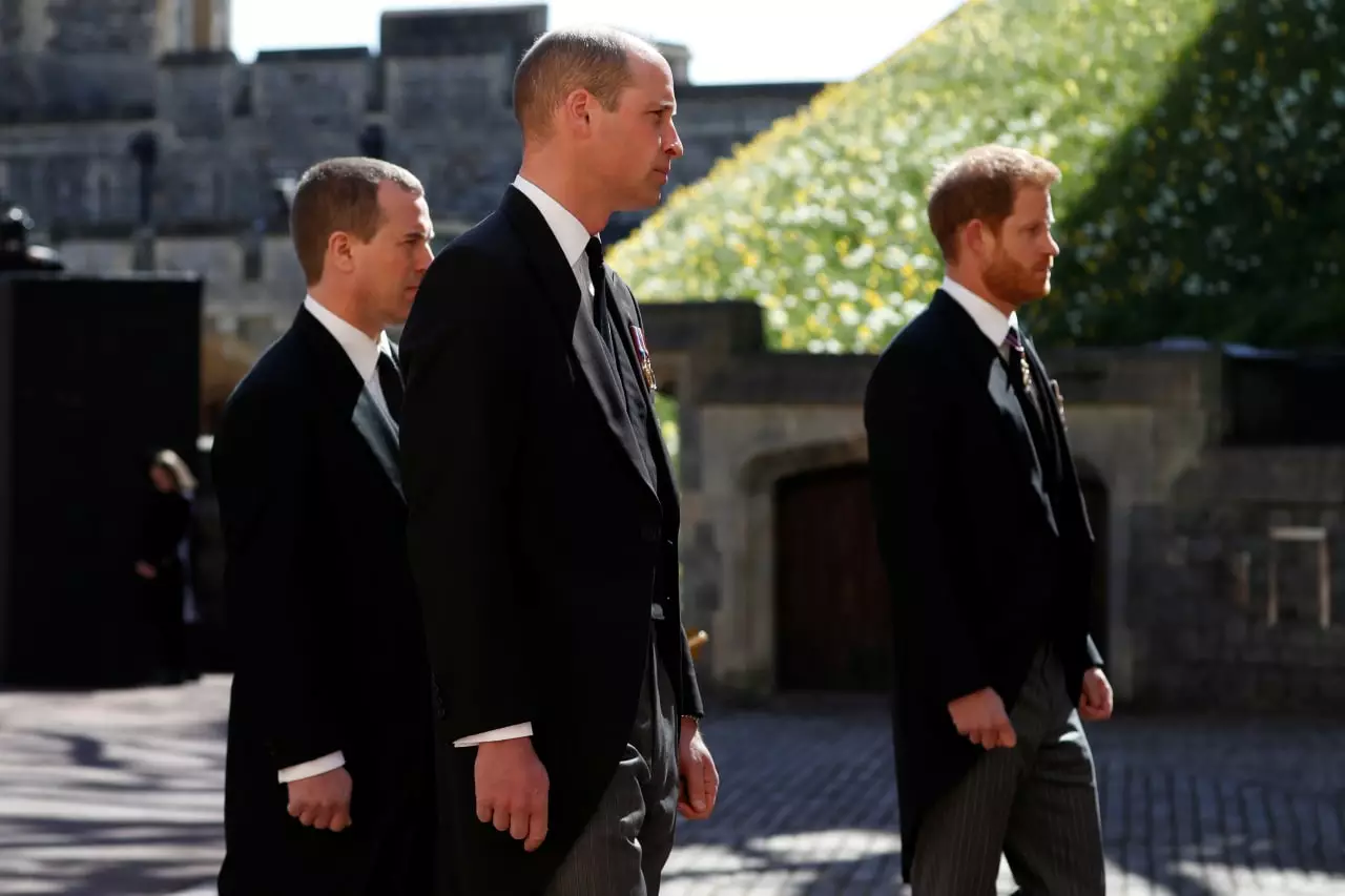 Принц Уильям и принц Гарри на похоронах своего дедушки