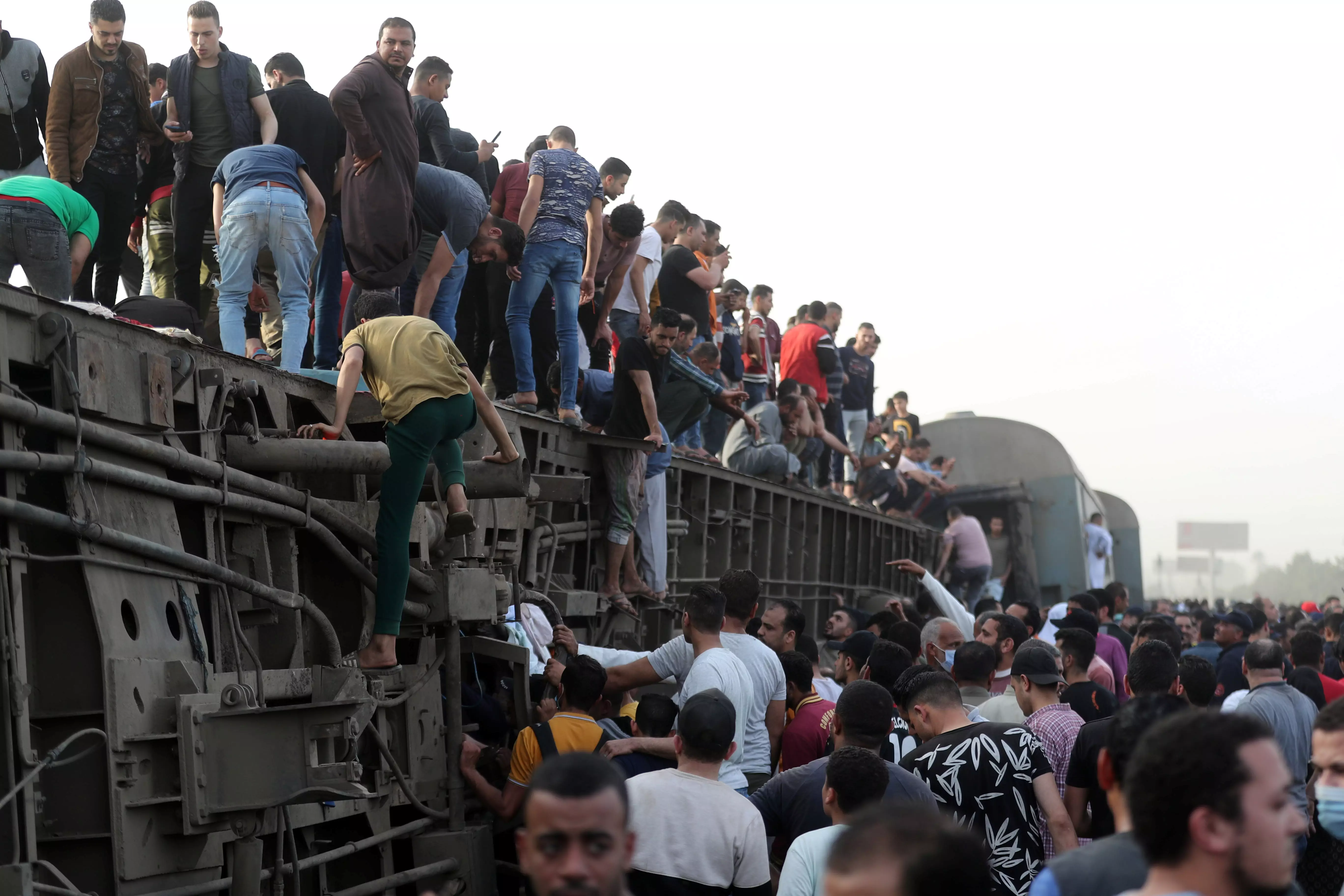 Поезд сошел с рельсов в Индии. Фото: REUTERS/ANF