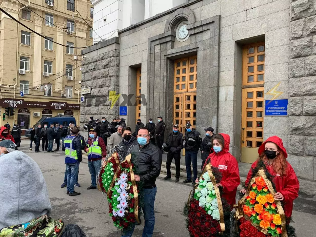 Новости в харькове на сегодняшний день. Мэрия Харькова. Мэрия Харькова сегодня. Много народу в здании. Мэрия Тарклии фото здания.