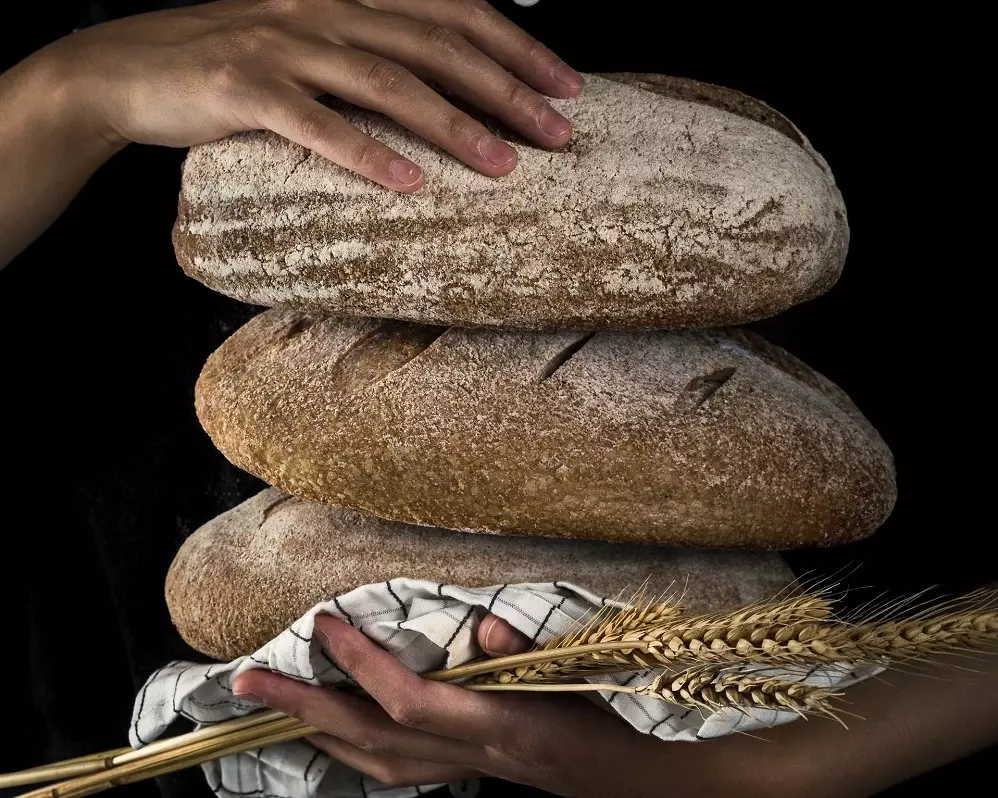 Можна замінити звичайний хліб безглютеновим, тобто цільнозерновим