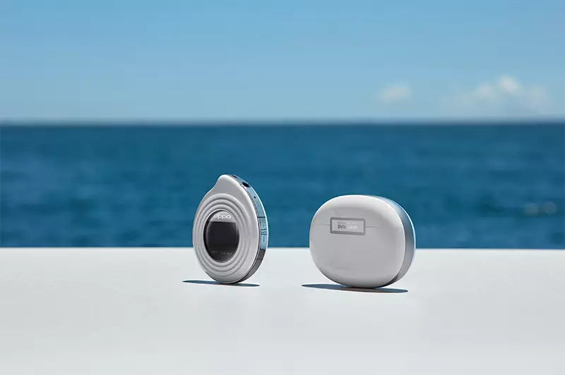 OPPO Enco X мають компактний зарядний кейс розміром з морський камінчик