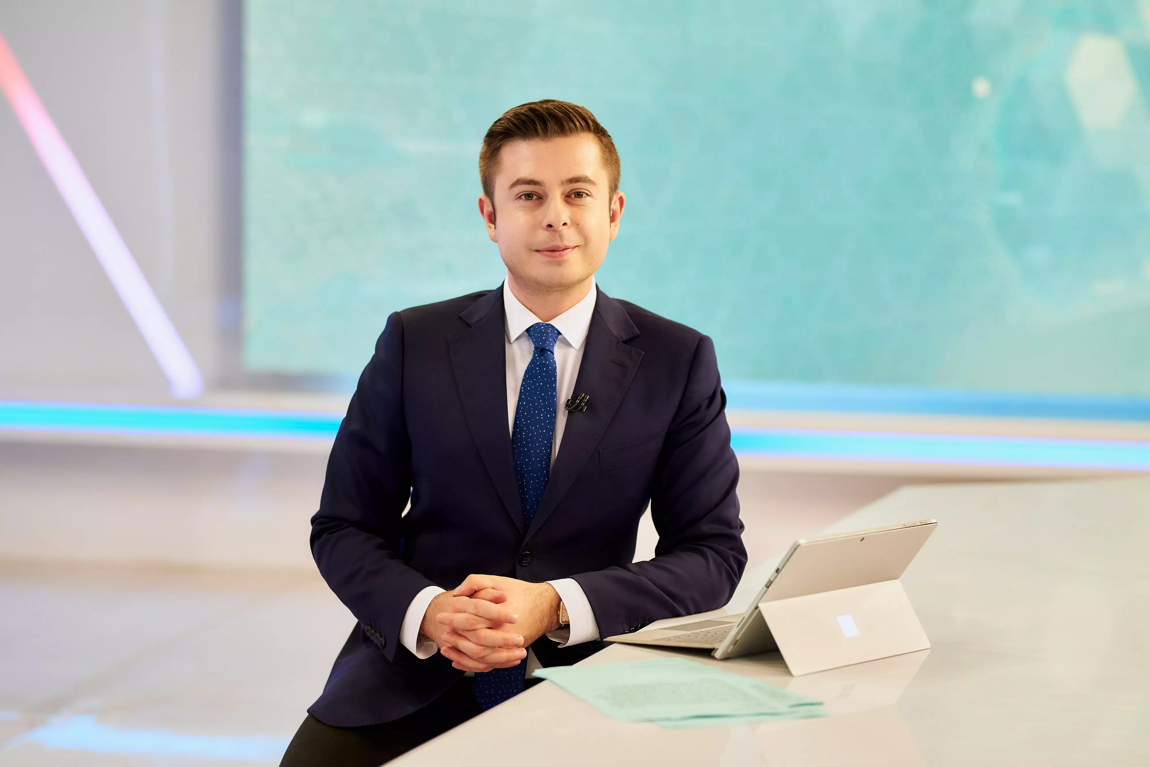 Телеведущий Виталий Школьный