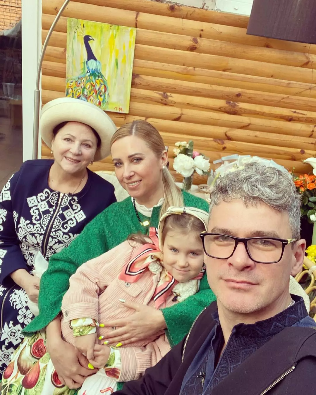 Нина Матвиенко с дочерью Тоней, ее супругом Арсеном Мирзояном и младшей внучкой Ниной