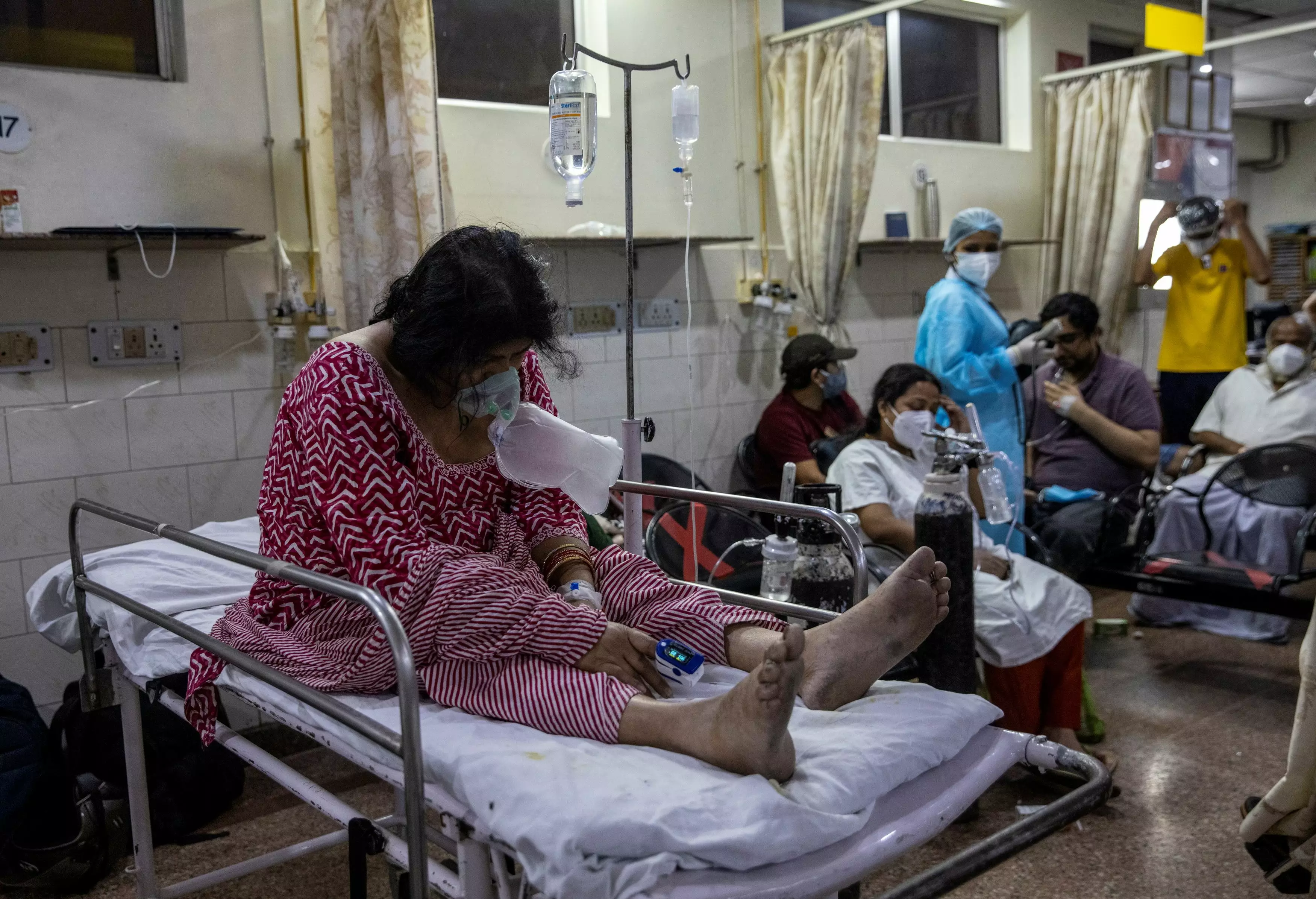 Госпіталізація при індійському штамі коронавірусу. Фото: REUTERS/Danish Siddiqui