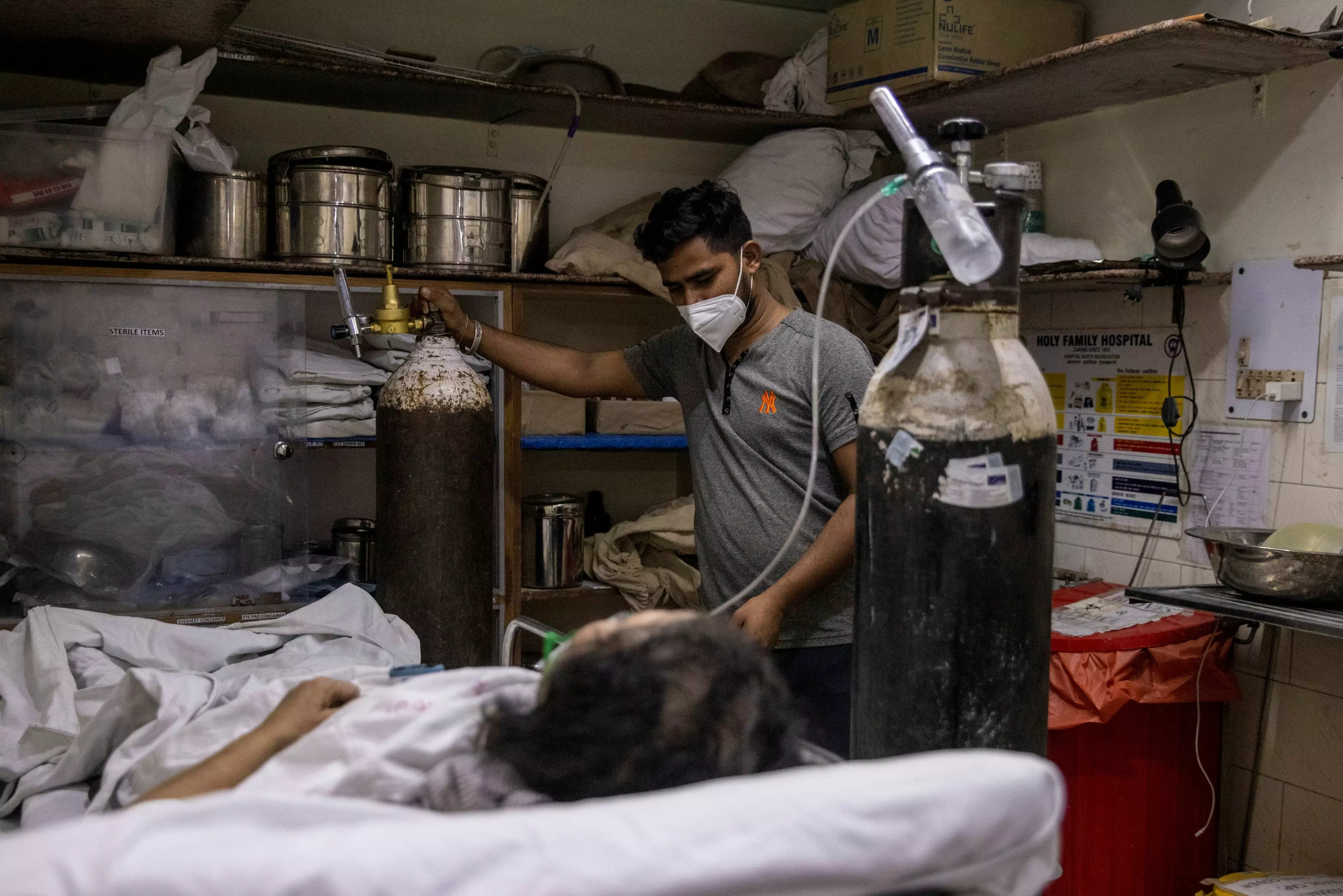 Лечение от коронавируса в Индии, фото: REUTERS / Danish Siddiqui