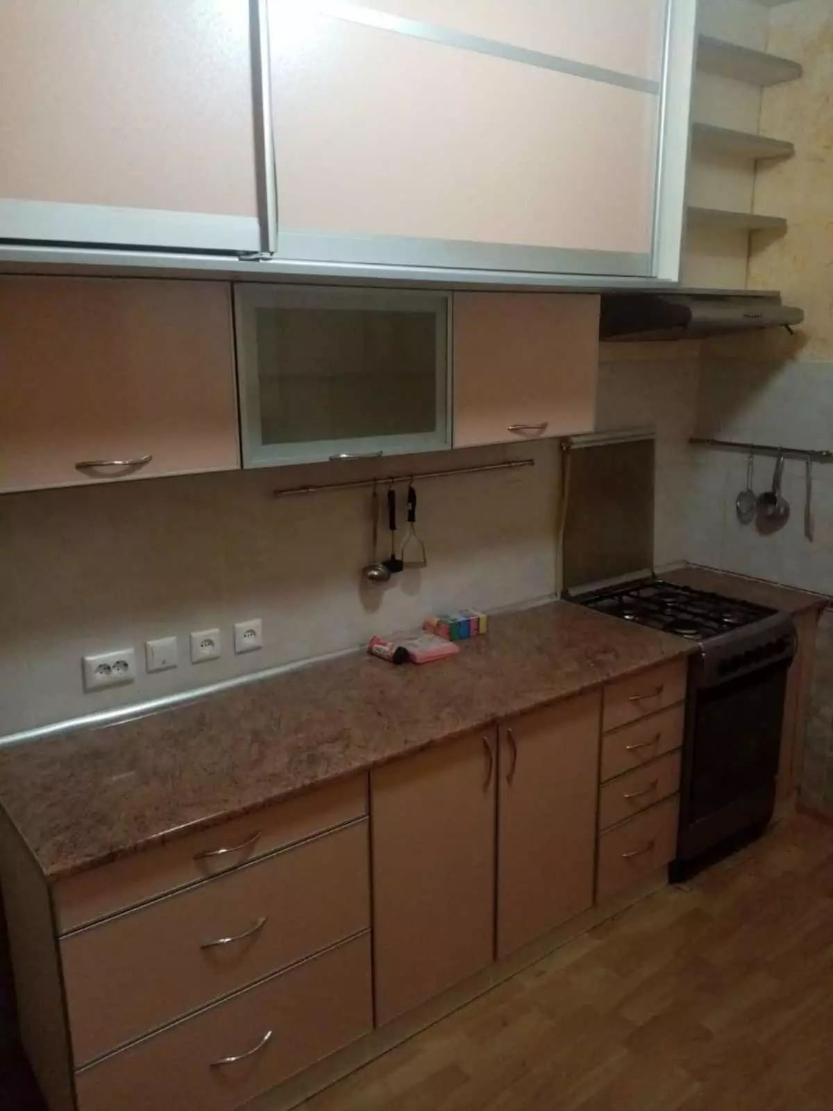 Кухня в съемной квартире за 11 076 долларов в сутки