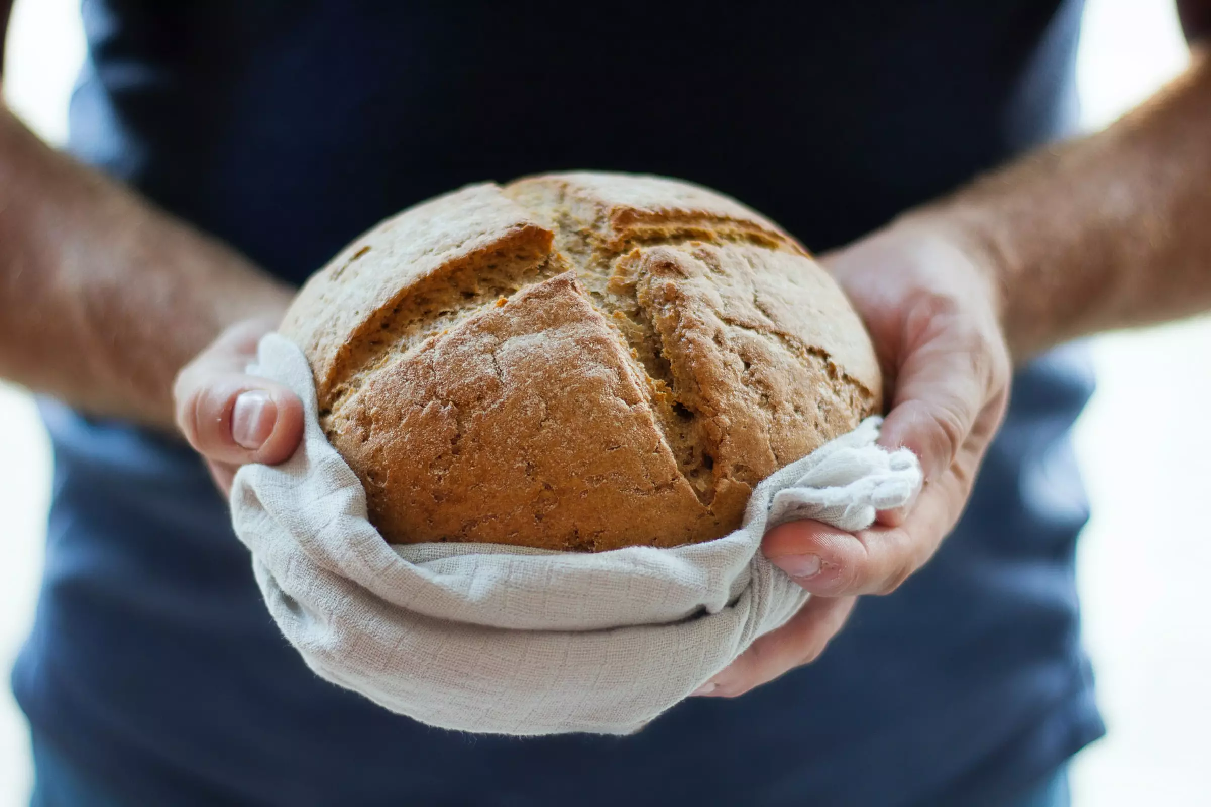 Храните хлеб в тканевых мешочках