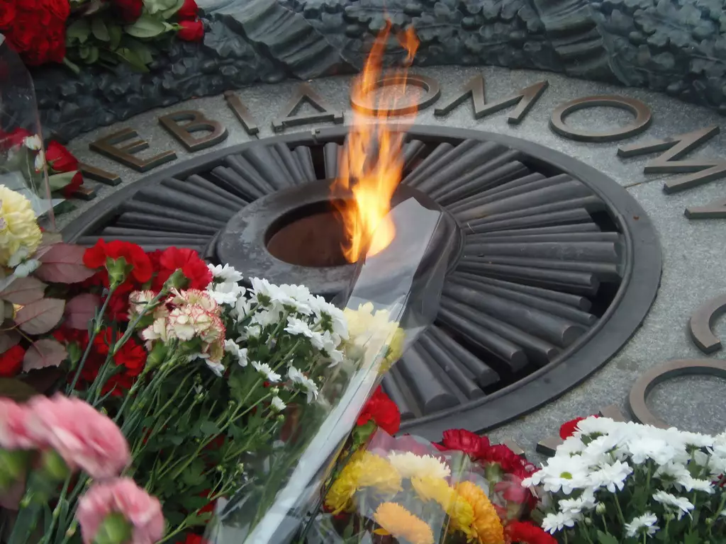 Возложение цветов к Могиле Неизвестного Солдата в 2020 году