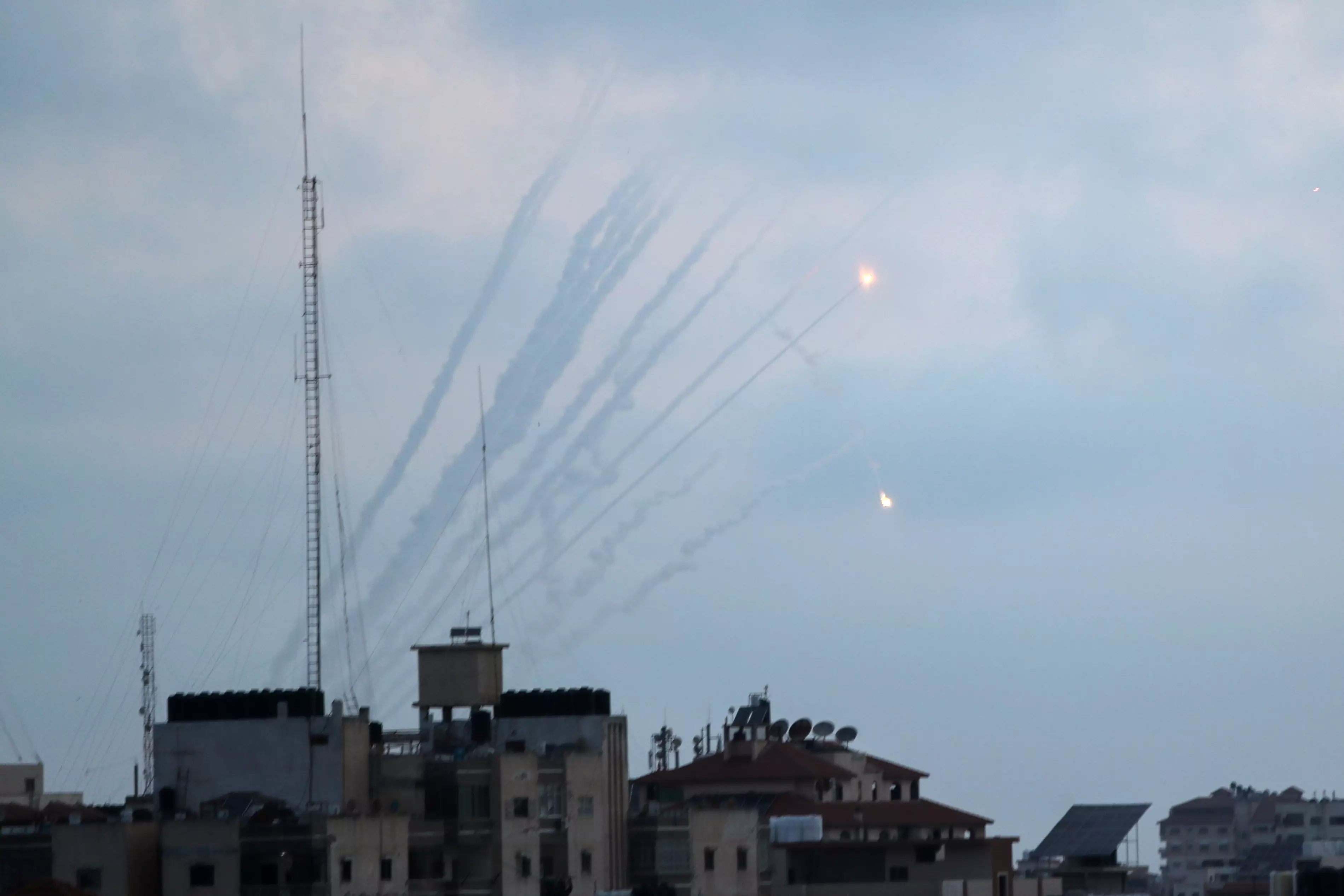 Пуски ракет по Ізраїлю із сектору Газа. Фото: REUTERS\SAL