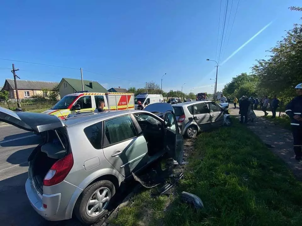 Три автомобиля столкнулись выезде из Ровного