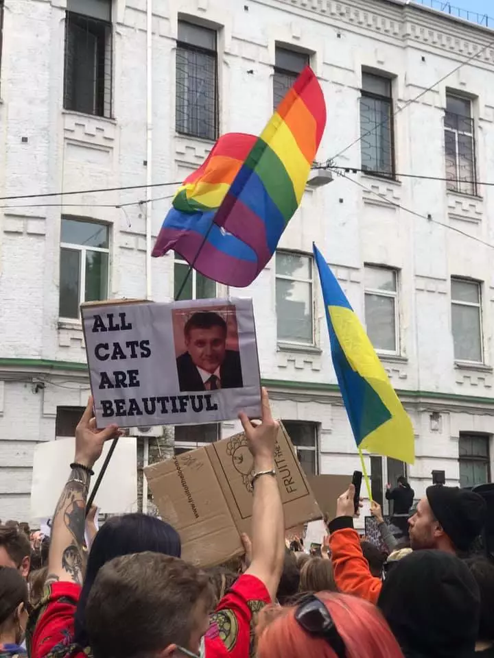 Флаг ЛГБТ на Подоле
