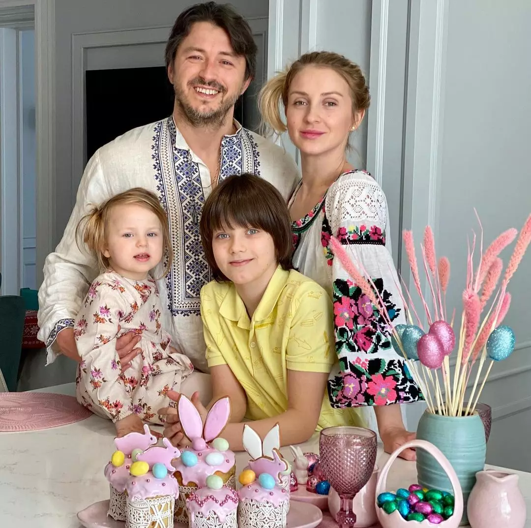 Сергій Притула з дружиною і дітьми