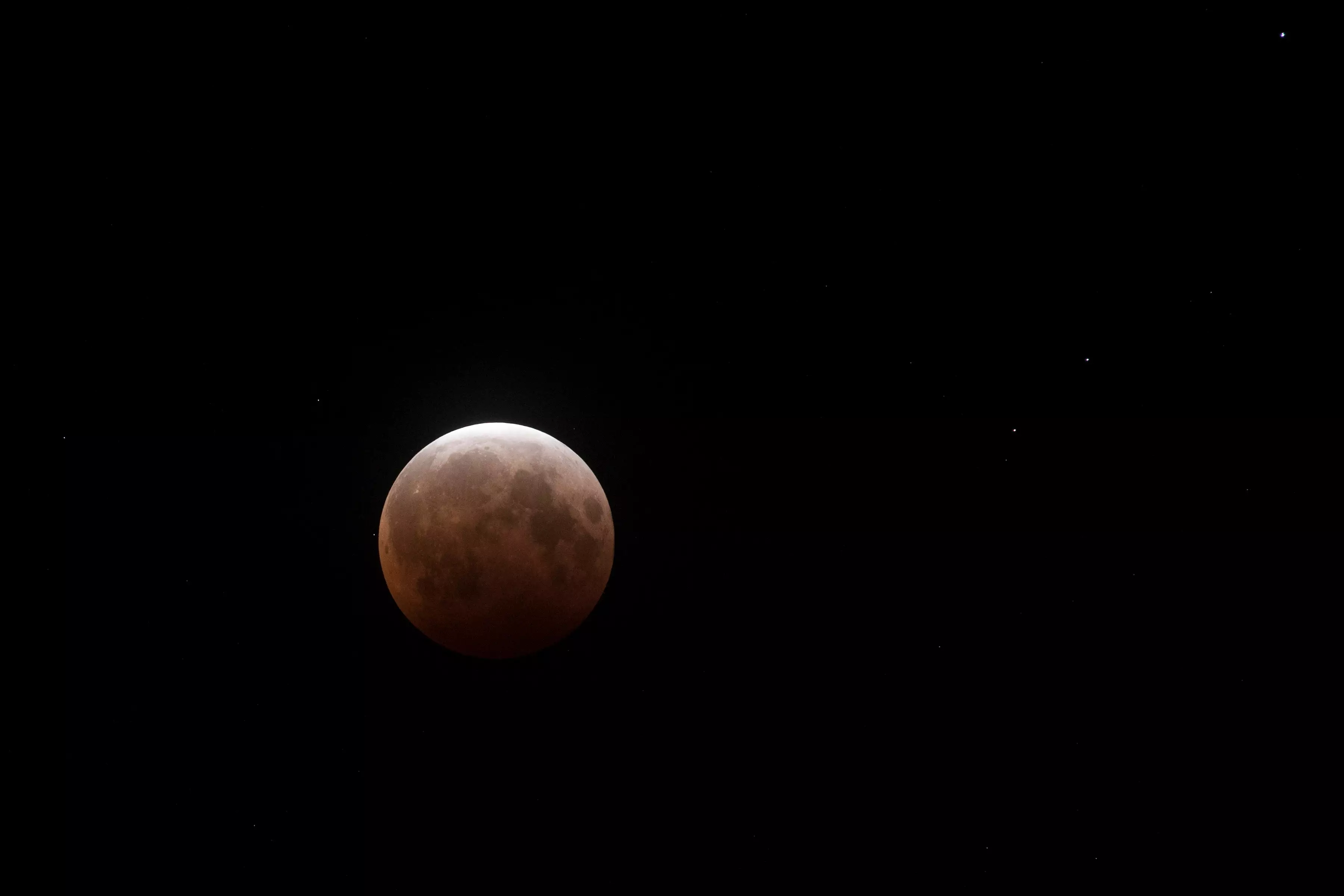 Лунное затмение. REUTERS/Marco Garcia