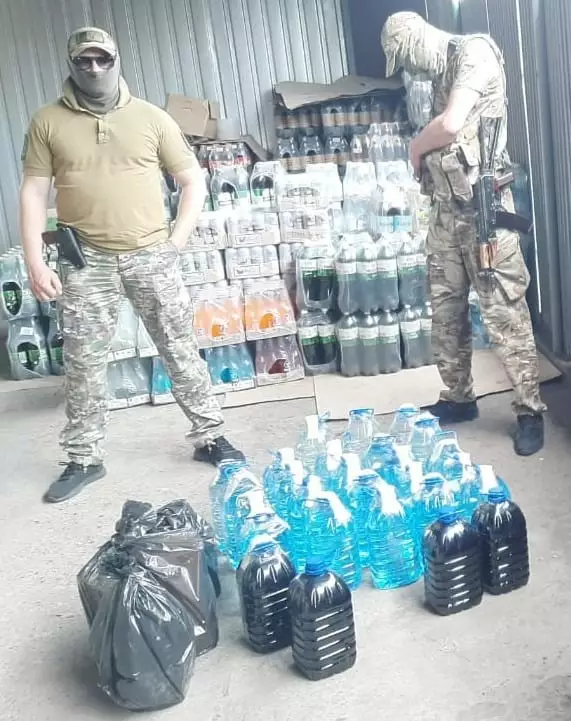 Силовики на Донбасі накрили склад паленого алкоголю / Facebook ООС