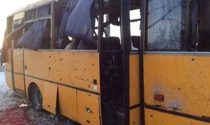 Обстрелянный возле Волновахи автобус. Фото: Офис генерального прокурора