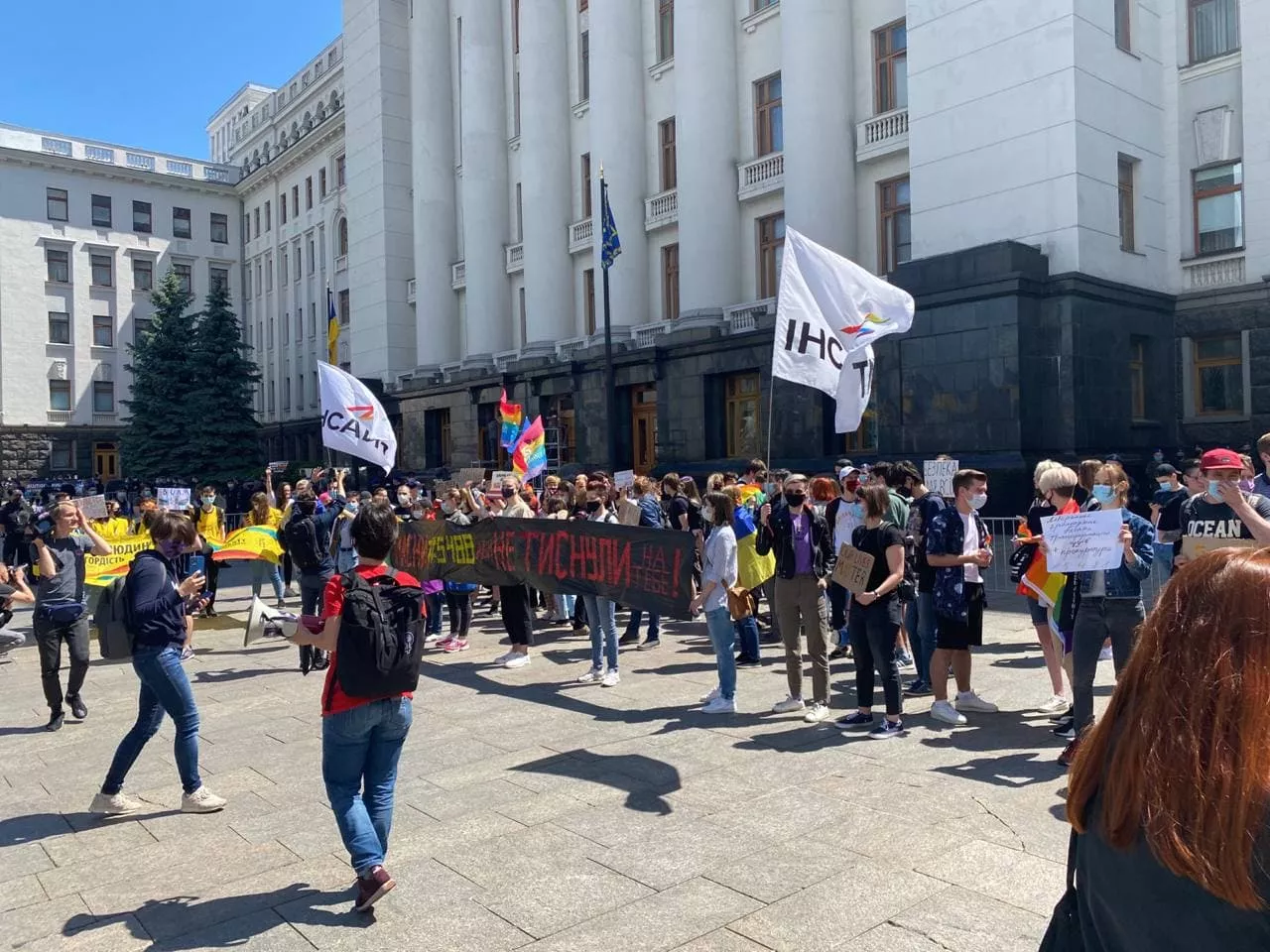 Протестующие, среди прочего, требуют немедленного расследования нападений радикалов на представителей ЛГБТ-сообщества. Фото: Дмитрий Гордийчук, "Сегодня"