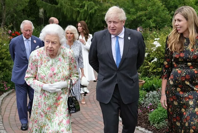 Британская королева и премьер-министр Борис Джонсон