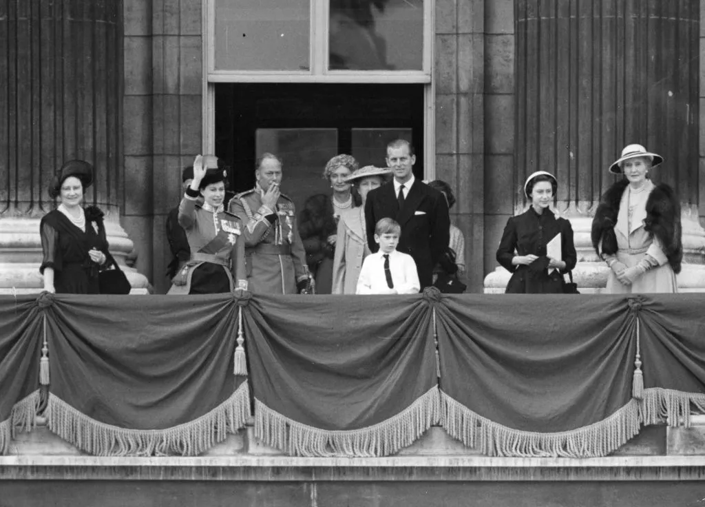 Королевская семья на балконе Виндзорского замка