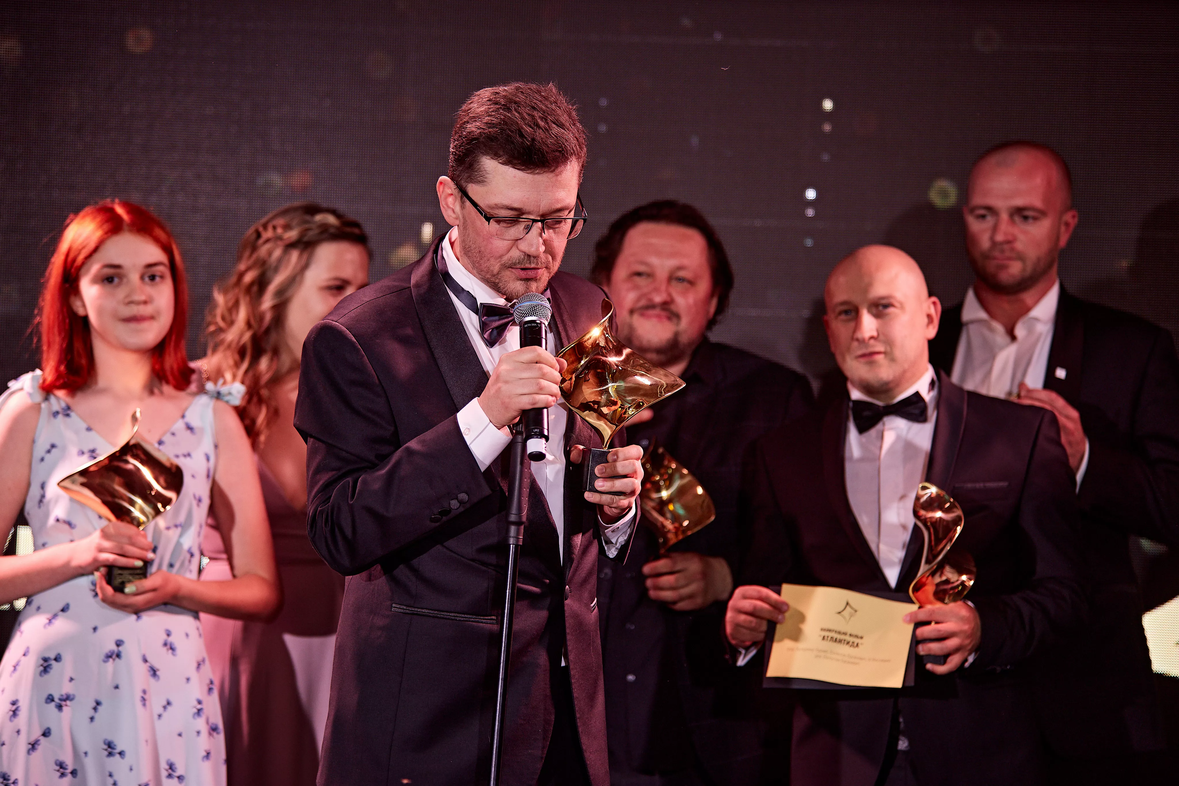 Валентин Васянович став найкращим режисером року на кінопремії "Золота Дзиґа-2021"