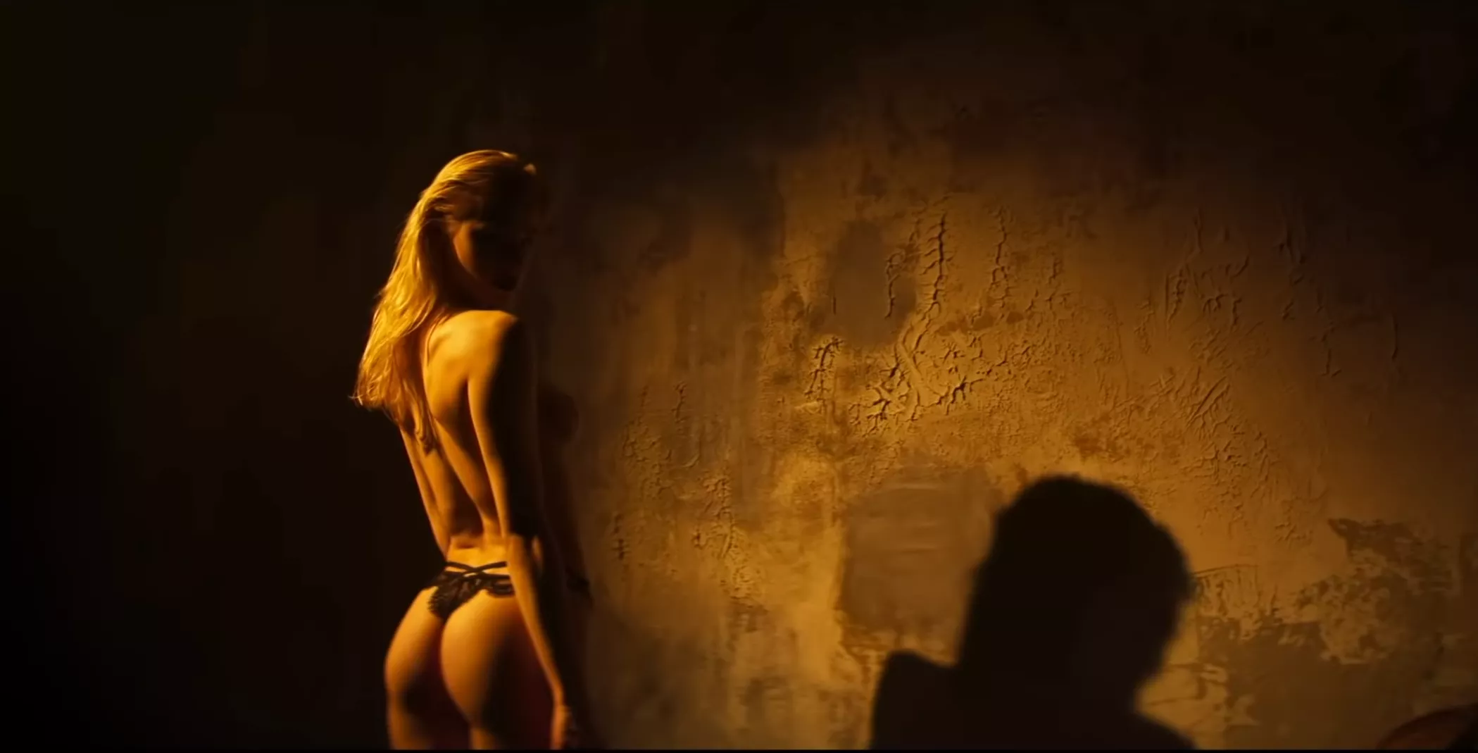 Кадр из клипа Потапа на песню "Экзорцизм"