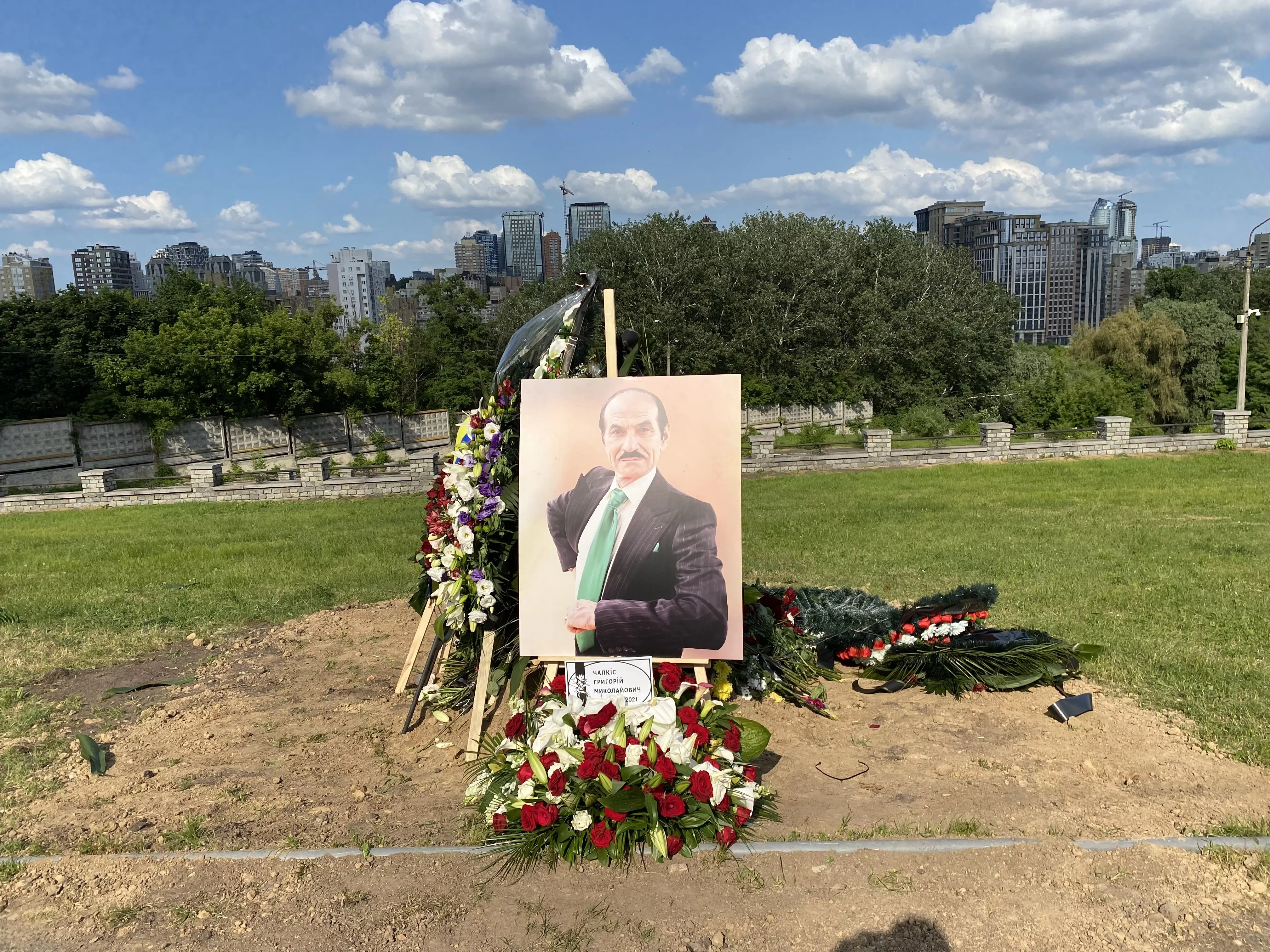 Григорий Чапкис похоронен на Байковом кладбище